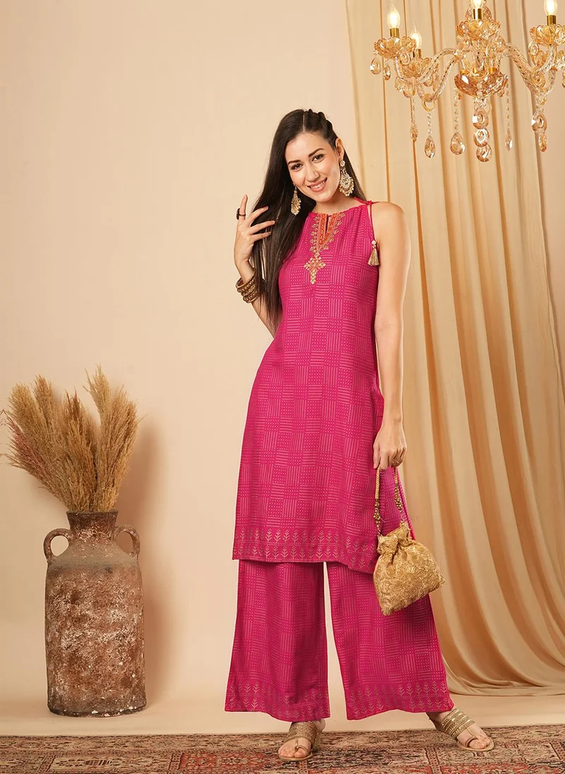 جلو باص جلوبس للنساء مطبوع بياقة مفتاحية وتطريز، كورتا مستقيمة مع بنطلون